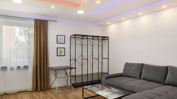 Fernseher, Tischtennisplatte