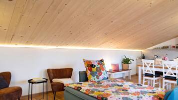 1 habitación, escritorio, wifi gratis y ropa de cama