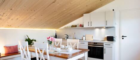 Refrigerador, horno, parrilla de estufa y lavavajillas