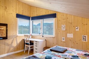 1 bedroom, desk, free WiFi, bed sheets