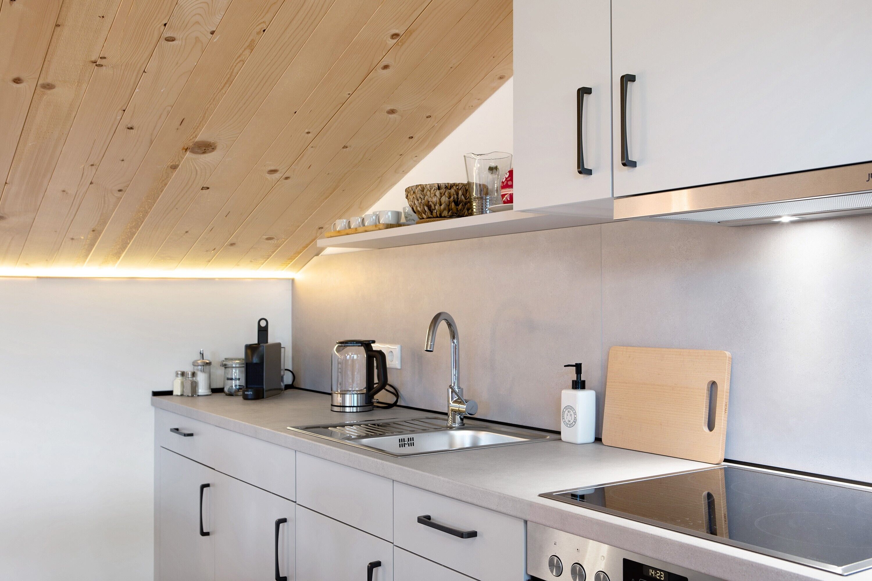 Kühlschrank, Ofen, Herdplatte, Geschirrspüler