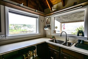 Microwave, oven, stovetop, coffee/tea maker - Cozy Waterfront Cottage with Dock (Southport)