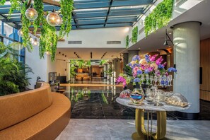 Coin salon dans le hall