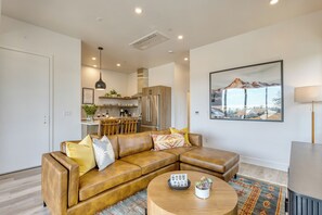 Smart TV - 1123 Aerie #300 | Hot Tub + Mountain View (Bend)