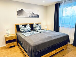 3 bedrooms, bed sheets