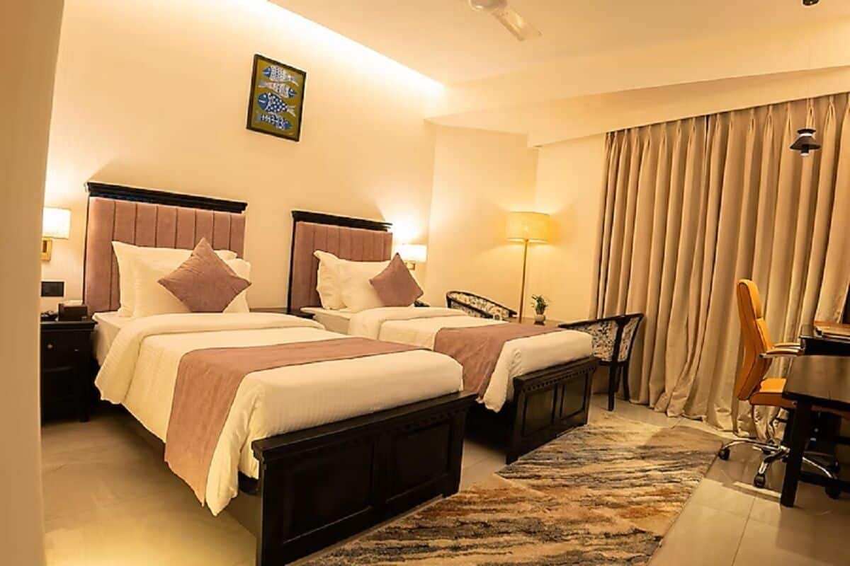 In-room safe, WiFi (free)