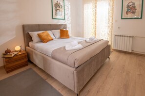 Een strijkplank/strijkijzer, reisbedje, gratis wifi