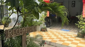 Vista frontal de la propiedad