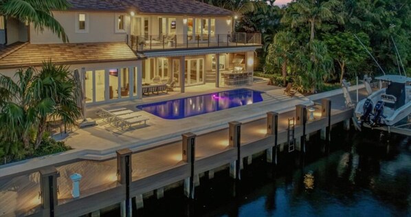Exterior - Elegant Waterfront Estate 6BR/6.5BA (Fort Lauderdale)