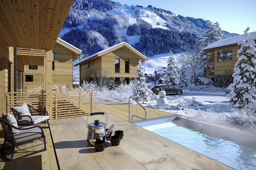 Attractive holiday home with pool (No Deposit)