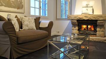 TV connectée, cheminée, lecteur de DVD