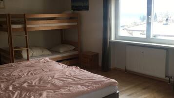 2 makuuhuonetta, silitysrauta/-lauta, Wi-Fi, vuodevaatteet