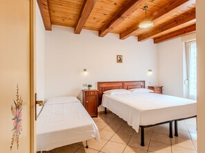 1 bedroom, iron/ironing board, Internet