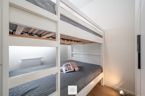 2 habitaciones, tabla de planchar con plancha y wifi gratis 