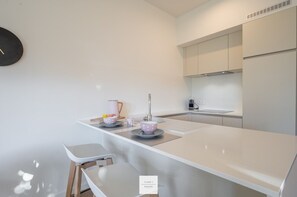 Refrigerador, microondas, horno y lavavajillas 