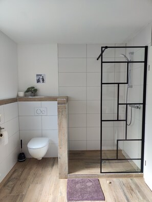 Hårføner, håndklær, såpe og toalettpapir
