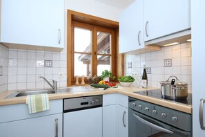 Refrigerador, horno, parrilla de estufa y lavavajillas 