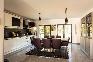 Fridge, microwave, oven, stovetop - Seehaus Albatros Comfortable holiday residence (Kahnsdorf)