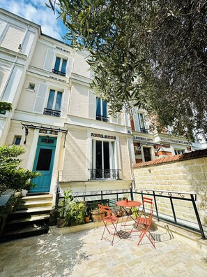 Outdoor dining - Luxury 10 min Paris - Feifei's Home & Spa (Asnières-sur-Seine)