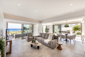 4 bedrooms - Protaras Beachfront Villla Mimosa (Paralimni)