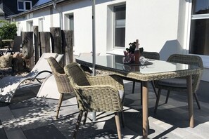 Outdoor dining - Sea View Comfortable Holiday Residence (Kägsdorf)