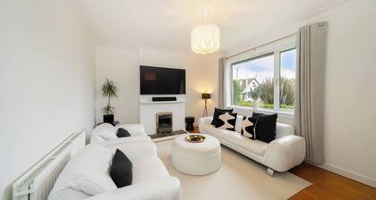 Taigh Tatha - Spacious & Stylish 3 Bed