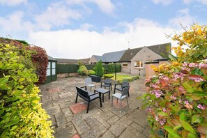 Terrace/patio - Taigh Tatha - stylish 3 bed home (Broughty Ferry, Dundee)