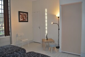 6 chambres, fer et planche à repasser, Wi-Fi, draps fournis