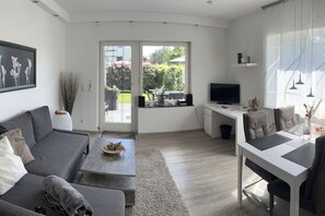 Smart TV, books, stereo