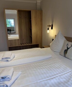 2 bedrooms, iron/ironing board, travel cot, free WiFi