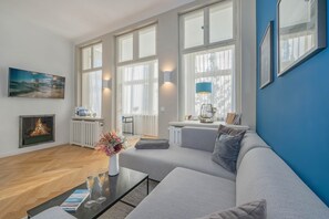 TV, fireplace, stereo - Villa Luise 05 - high-quality furnishings with sauna and electric fireplace (Heringsdorf (Seebad))