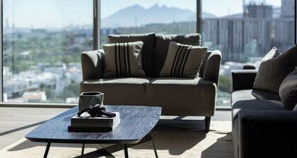 Stylish Apartment with Mountain view, Pool & Gym