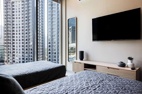 2 bedrooms, iron/ironing board, WiFi, bed sheets