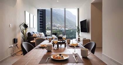 Upper-Floor Stay w/ Stunning Huasteca Views