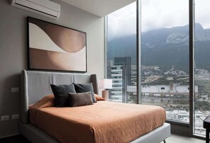 2 bedrooms, iron/ironing board, WiFi, bed sheets - Modern Condo, Mountain Views, Pool, World Cup 2026 (Santa Catarina)