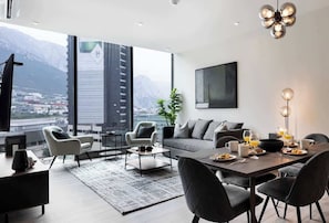Dining - Modern Condo, Mountain Views, Pool, World Cup 2026 (Santa Catarina)