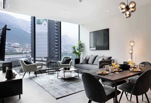 Modern Condo | Mountain Views & Pool Access