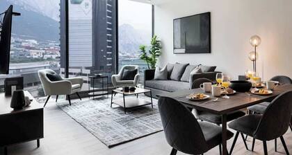 Modern Condo | Mountain Views & Pool Access