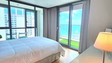 Panoramic Suite, Sea View | Individually furnished, blackout drapes, soundproofing, free WiFi
