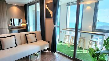 Superior Twin Room | Individually furnished, blackout drapes, soundproofing, free WiFi