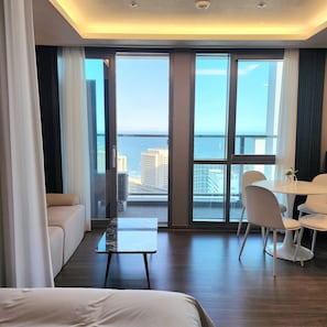 Premier Double Room, Sea View - ThePlace34 (Busan)