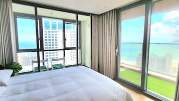 Panoramic Suite, Sea View | 1 bedroom, individually furnished, blackout drapes, soundproofing