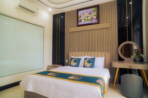 Enkeltrom – superior, 1 queensize-seng, balkong, utsikt mot innsjø | Minibar, blendingsgardiner og ekstrasenger (mot et tillegg)