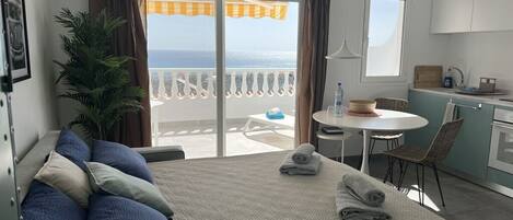 1 室のベッドルーム、アイロン / アイロン台、WiFi (無料)、ベッドシーツ