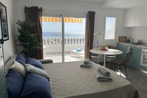 1 chambre, fer et planche à repasser, Wi-Fi gratuit, draps fournis