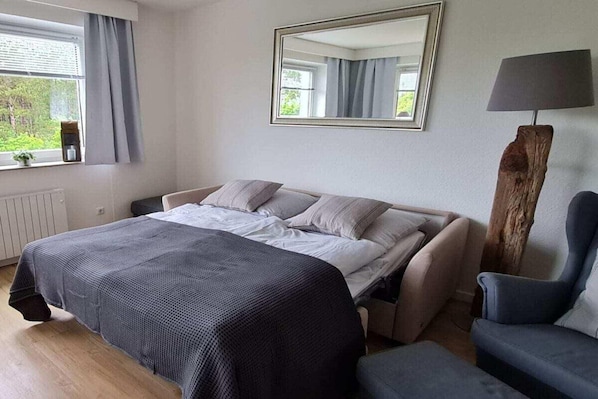 Free WiFi, bed sheets