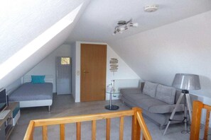 2 bedrooms, iron/ironing board, free WiFi