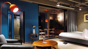 6 bedrooms, iron/ironing board, WiFi, bed sheets