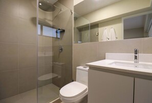 Bruser, hårtørrer, håndklæder