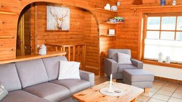 Smart-TV, Kamin, DVD-Player, Bücher